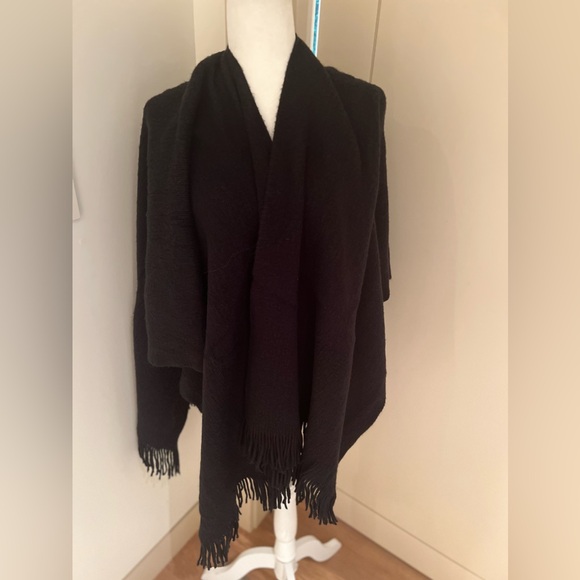 Black chenille fringe poncho. - Picture 4 of 8